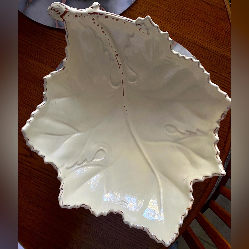 Large Leaf Serving Dish